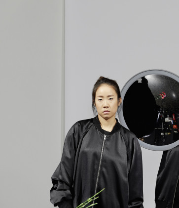 Wiebke Schwarzhans, "Shooting (Su Jin und Julischka)", 2019